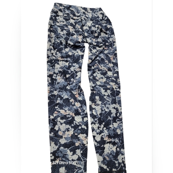 lululemon athletica Pants - Lululemon Athletica woman's size 8 in floral Limited edition high-rise leggings.